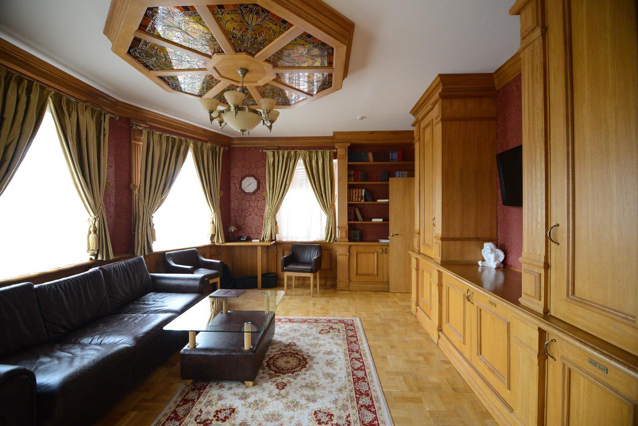 Pidkova Hotel Rivne Exterior photo
